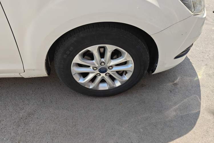 Used Ford Focus 2013 Hatchback Classic 1.8L Automatic Base Model Right Front Wheel Hub