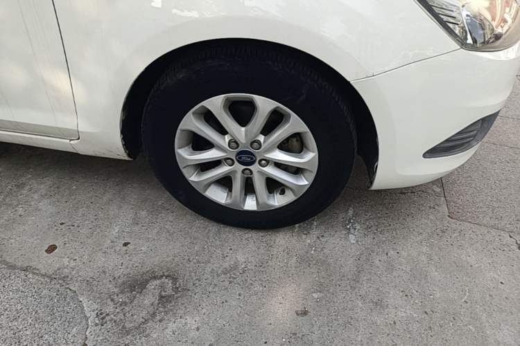 Used Ford Focus 2013 Hatchback Classic 1.8L Automatic Base Model Right Front Wheel Hub