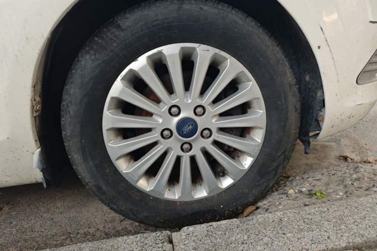 Used Ford Focus 2013 Sedan Classic 1.8L Manual Fashion Edition Right Front Wheel Hub