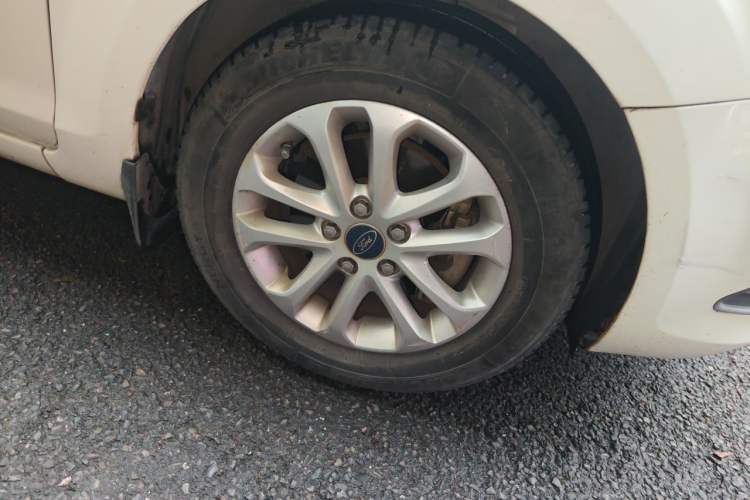 Used Ford Focus 2013 Sedan Classic 1.8L Automatic Millionth Anniversary Edition Right Front Wheel Hub