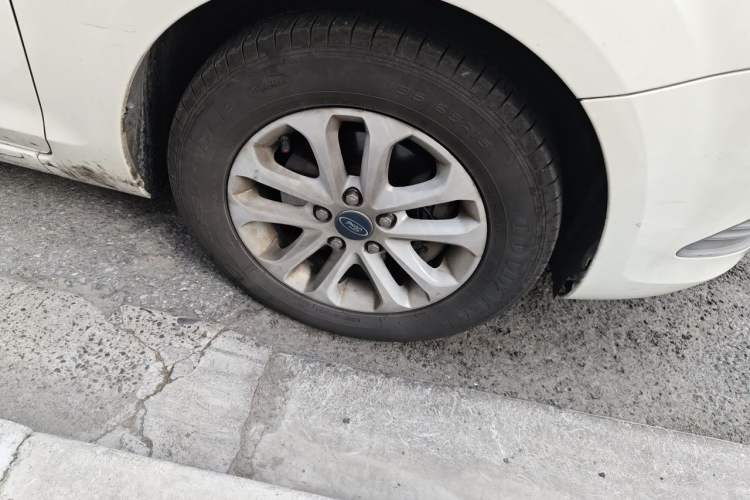 Used Ford Focus 2013 Hatchback Classic 1.8L Manual Base Model Right Front Wheel Hub