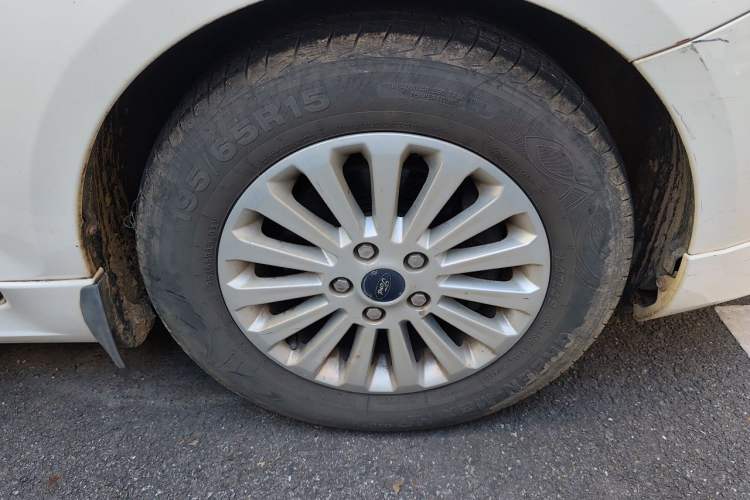 Used Ford Focus 2013 Hatchback Classic 1.8L Automatic Fashion Edition Right Front Wheel Hub