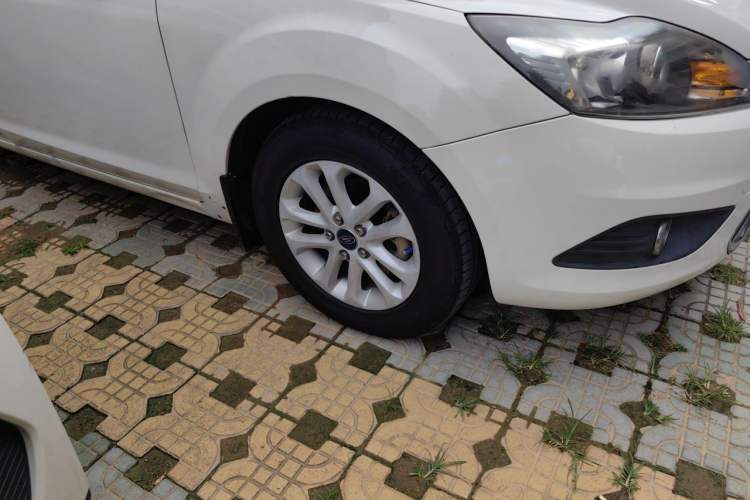 Used Ford Focus 2013 Hatchback Classic 1.8L Automatic Millionth Anniversary Edition Right Front Wheel Hub