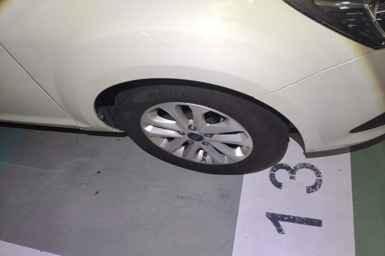 Used Ford Focus 2013 Hatchback Classic 1.8L Automatic Base Model Right Front Wheel Hub