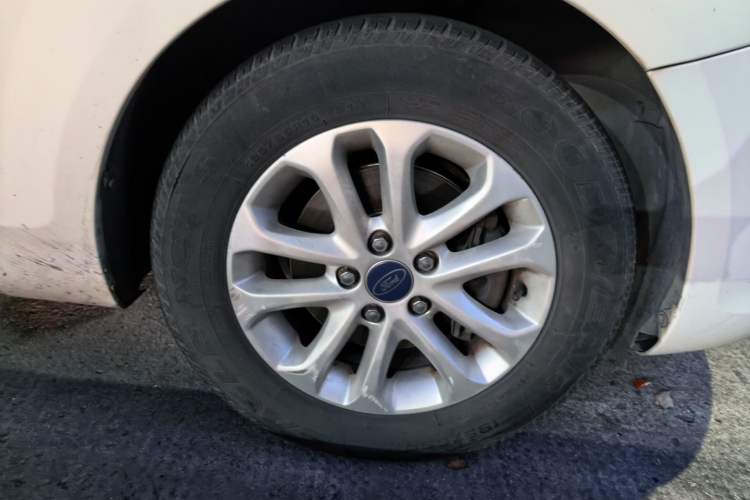 Used Ford Focus 2013 Hatchback Classic 1.8L Manual Base Model Right Front Wheel Hub