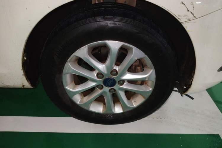 Used Ford Focus 2013 Hatchback Classic 1.8L Automatic Base Model Right Front Wheel Hub