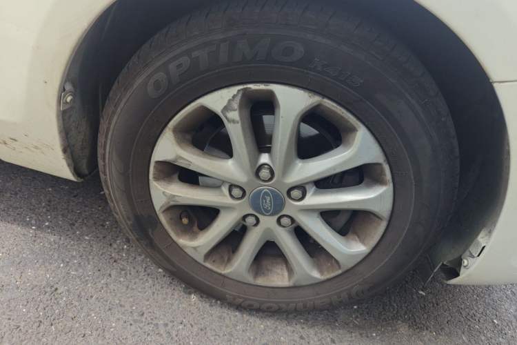 Used Ford Focus 2013 Hatchback Classic 1.8L Manual Base Model Right Front Wheel Hub