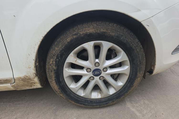 Used Ford Focus 2013 Hatchback Classic 1.8L Automatic Millionth Anniversary Edition Right Front Wheel Hub