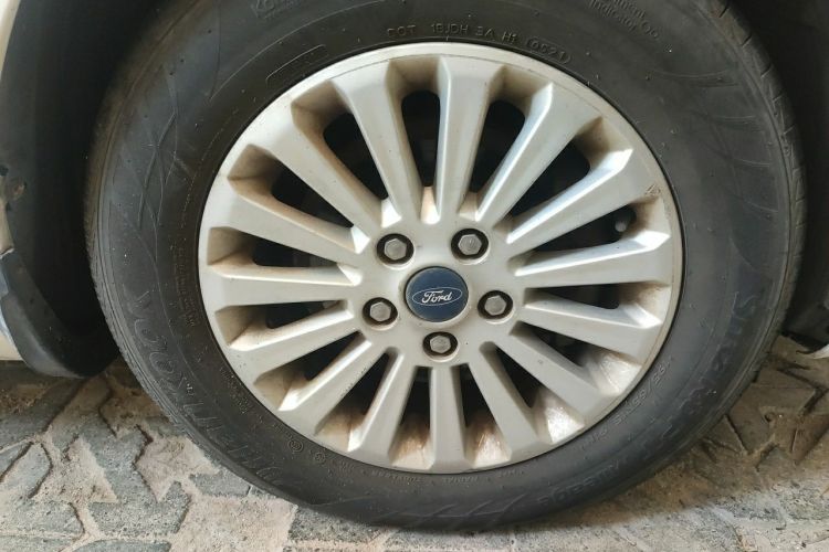 Used Ford Focus 2013 Sedan Classic 1.8L Automatic Fashion Edition Right Front Wheel Hub