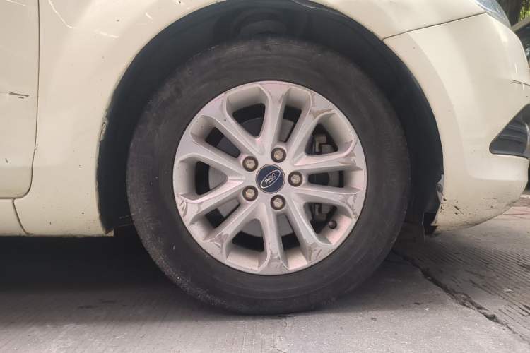 Used Ford Focus 2013 Sedan Classic 1.8L Automatic Base Model Right Front Wheel Hub