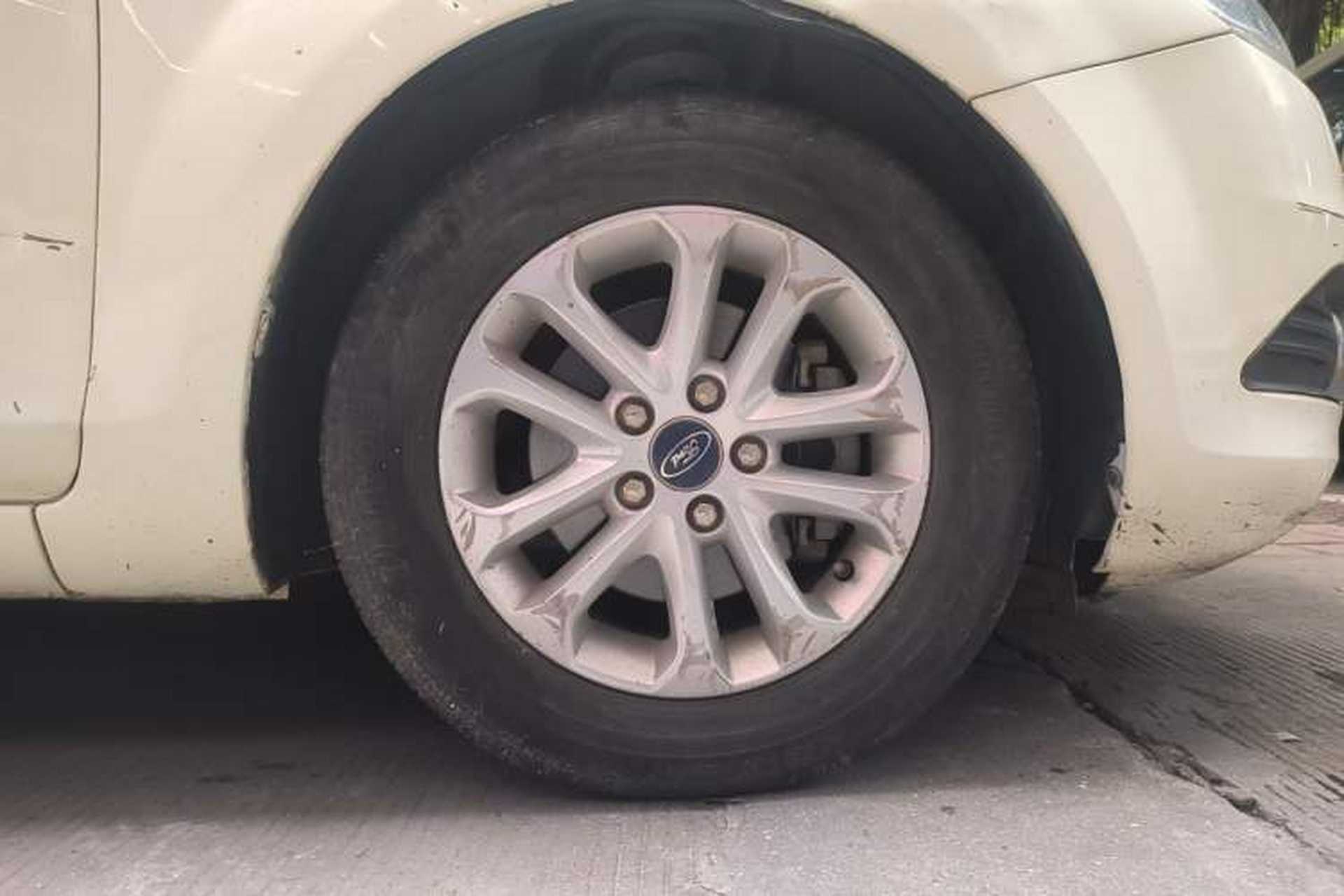 Used Ford Focus 2013 Sedan Classic 1.8L Automatic Base Model Right Front Wheel Hub