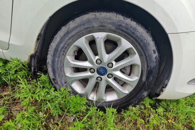 Used Ford Focus 2013 Hatchback Classic 1.8L Manual Base Model Right Front Wheel Hub