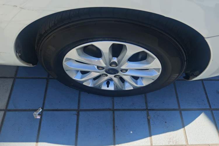 Used Ford Focus 2013 Hatchback Classic 1.8L Automatic Base Model Right Front Wheel Hub
