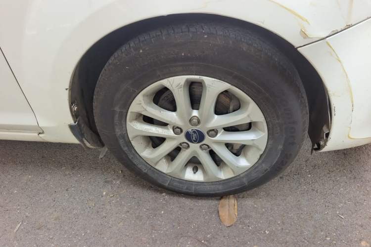 Used Ford Focus 2013 Hatchback Classic 1.8L Automatic Base Model Right Front Wheel Hub