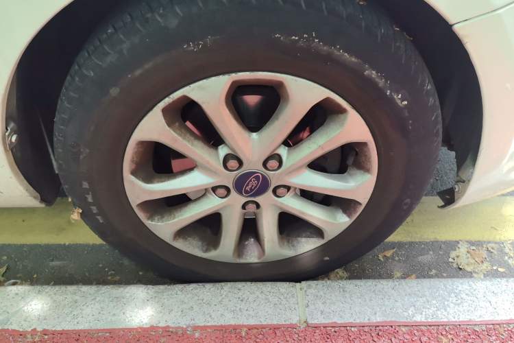 Used Ford Focus 2013 Hatchback Classic 1.8L Manual Base Model Right Front Wheel Hub
