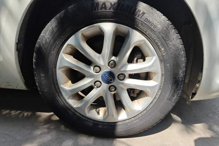 Used Ford Focus 2013 Hatchback Classic 1.8L Automatic Base Model Right Front Wheel Hub