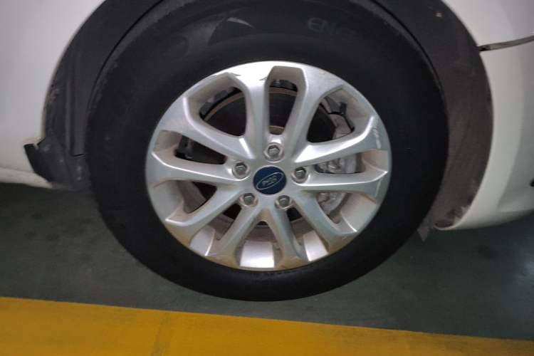 Used Ford Focus 2013 Hatchback Classic 1.8L Automatic Base Model Right Front Wheel Hub