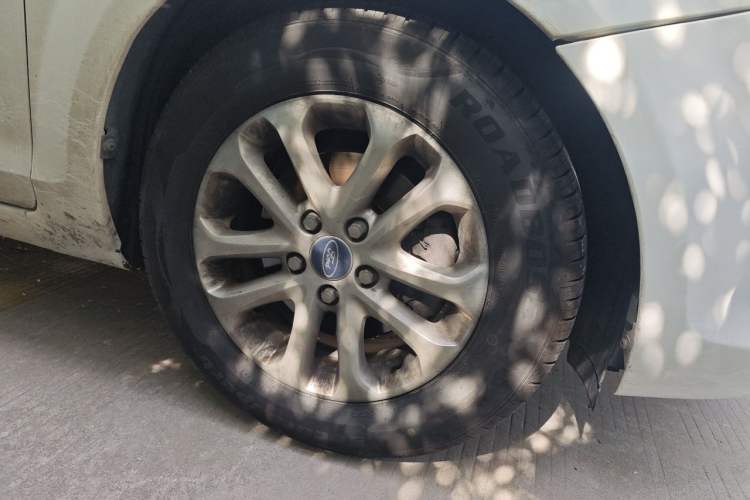Used Ford Focus 2013 Hatchback Classic 1.8L Manual Base Model Right Front Wheel Hub