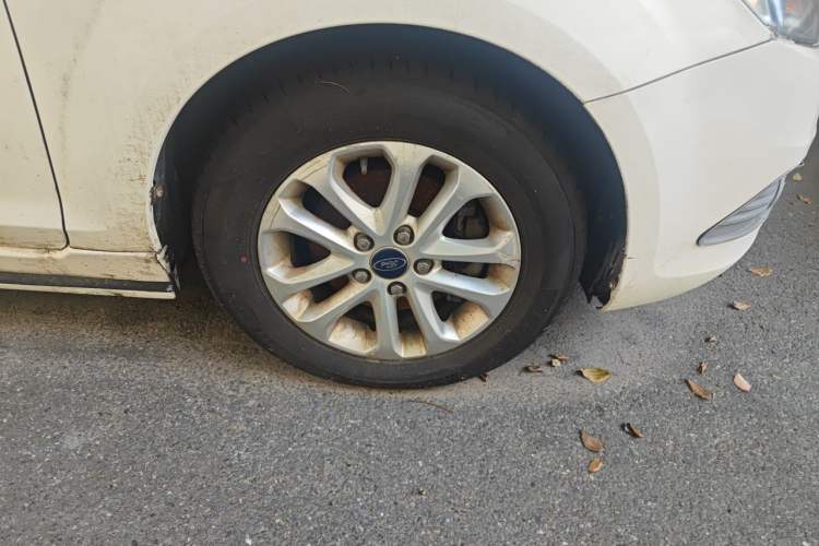 Used Ford Focus 2013 Hatchback Classic 1.8L Manual Base Model Right Front Wheel Hub