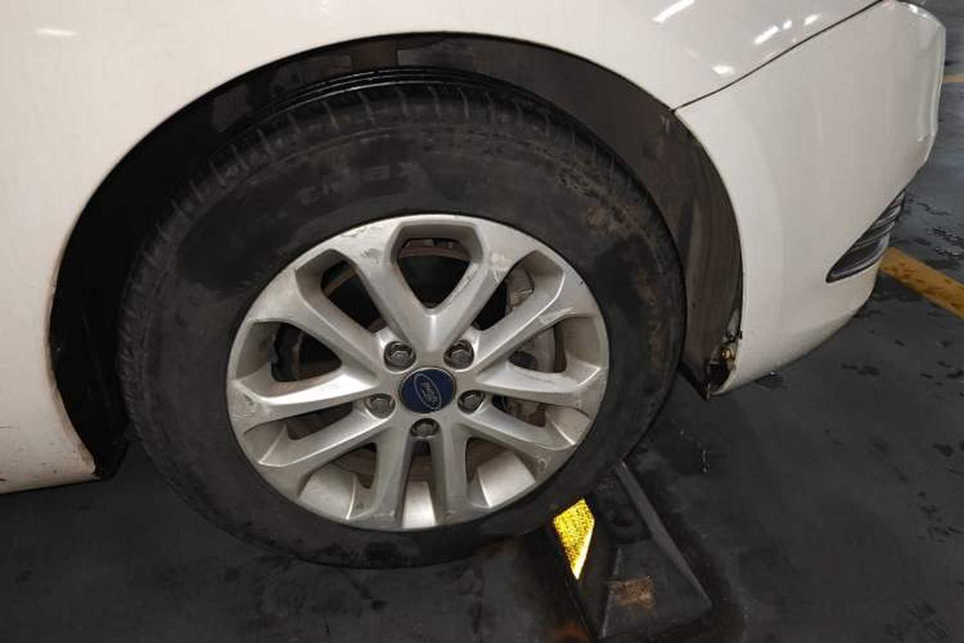 Used Ford Focus 2013 Hatchback Classic 1.8L Automatic Millionth Anniversary Edition Right Front Wheel Hub