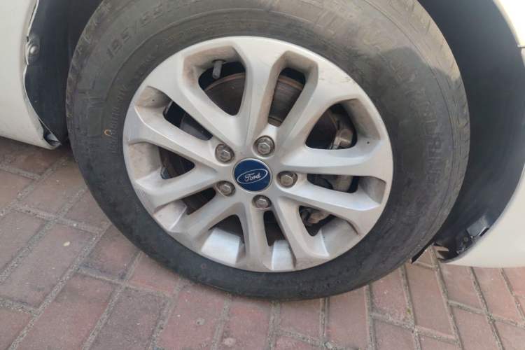 Used Ford Focus 2013 Hatchback Classic 1.8L Automatic Base Model Right Front Wheel Hub