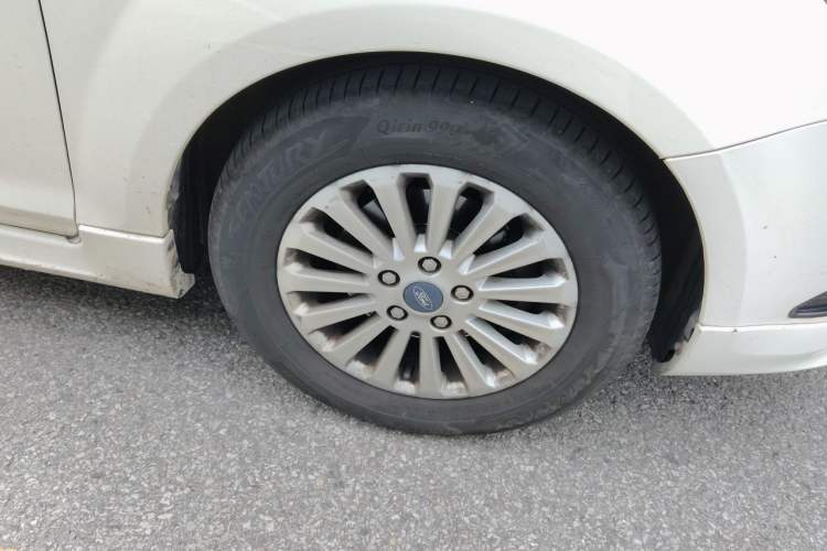Used Ford Focus 2013 Hatchback Classic 1.8L Automatic Fashion Edition Right Front Wheel Hub