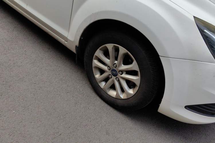 Used Ford Focus 2013 Hatchback Classic 1.8L Automatic Base Model Right Front Wheel Hub