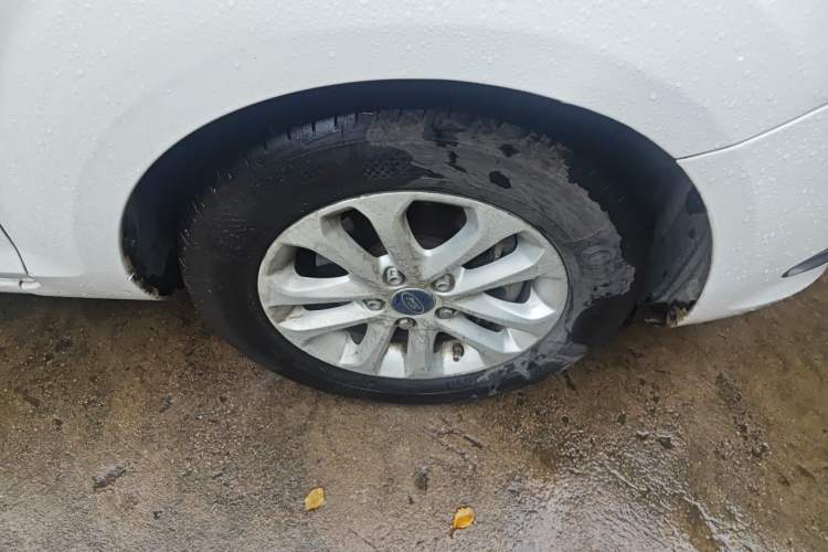 Used Ford Focus 2013 Hatchback Classic 1.8L Automatic Base Model Right Front Wheel Hub