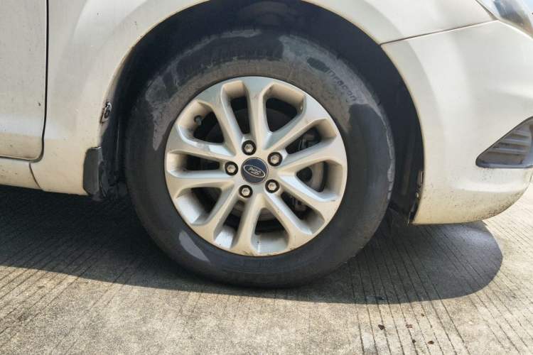 Used Ford Focus 2013 Hatchback Classic 1.8L Automatic Millionth Anniversary Edition Right Front Wheel Hub