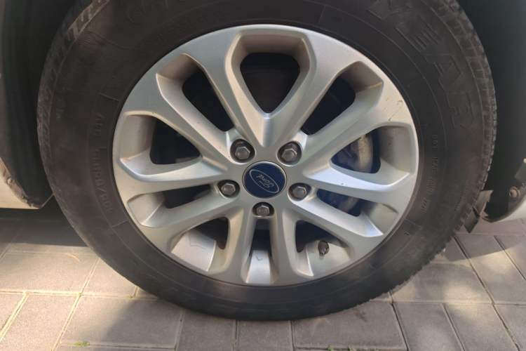 Used Ford Focus 2013 Sedan Classic 1.8L Manual Base Model Right Front Wheel Hub