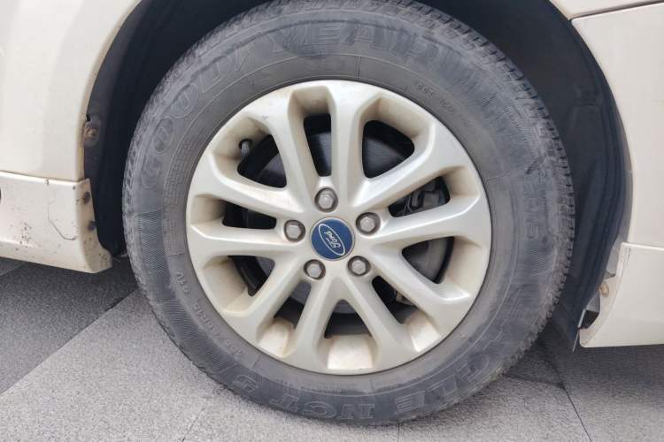 Used Ford Focus 2013 Hatchback Classic 1.8L Automatic Base Model Right Front Wheel Hub