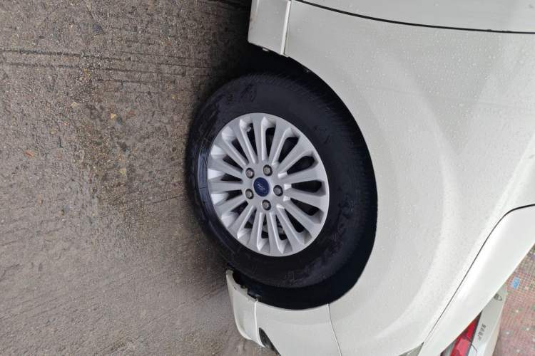 Used Ford Focus 2013 Hatchback Classic 1.8L Automatic Base Model Right Front Wheel Hub