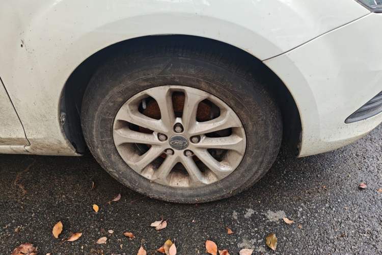 Used Ford Focus 2013 Hatchback Classic 1.8L Manual Base Model Right Front Wheel Hub