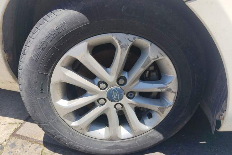 Used Ford Focus 2013 Hatchback Classic 1.8L Automatic Base Model Right Front Wheel Hub