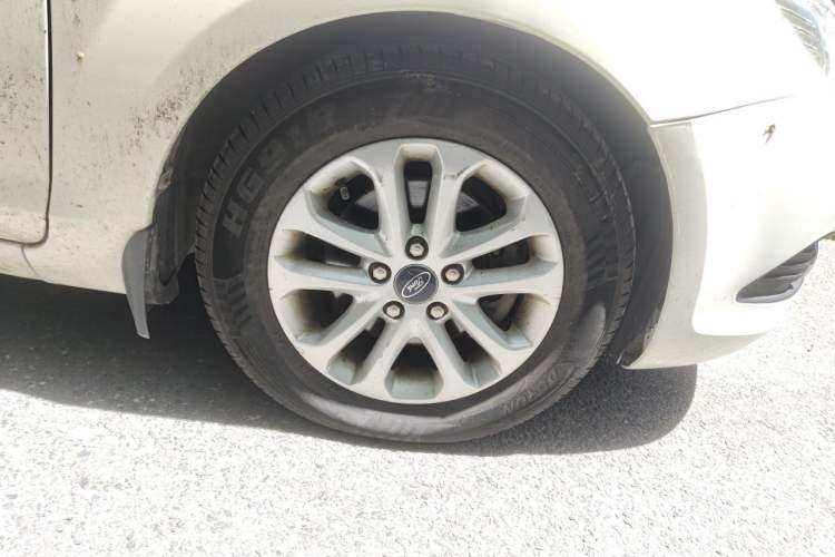 Used Ford Focus 2013 Sedan Classic 1.8L Manual Base Model Right Front Wheel Hub