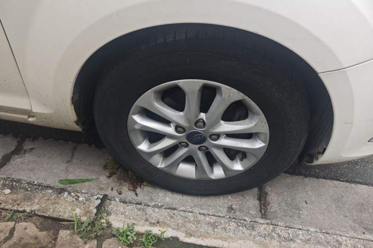 Used Ford Focus 2013 Hatchback Classic 1.8L Manual Base Model Right Front Wheel Hub