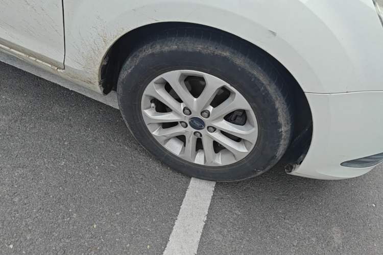 Used Ford Focus 2013 Sedan Classic 1.8L Manual Base Model Right Front Wheel Hub