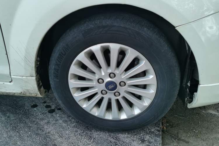 Used Ford Focus 2013 Hatchback Classic 1.8L Automatic Fashion Edition Right Front Wheel Hub