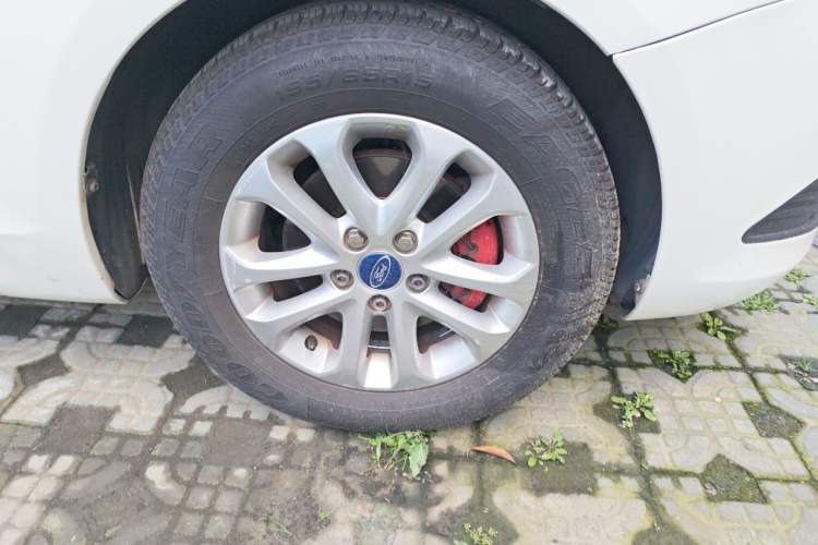 Used Ford Focus 2013 Hatchback Classic 1.8L Automatic Base Model Right Front Wheel Hub