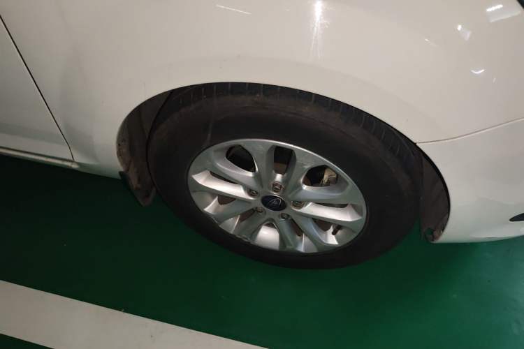 Used Ford Focus 2013 Hatchback Classic 1.8L Automatic Base Model Right Front Wheel Hub