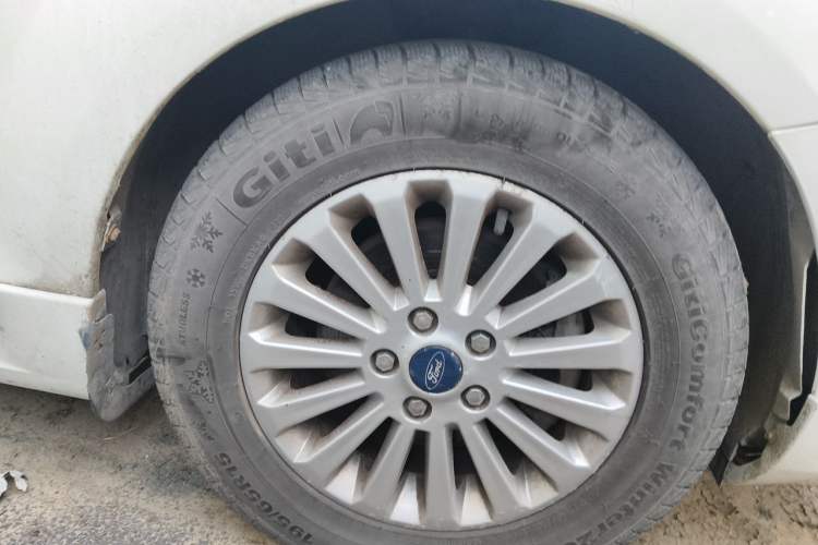 Used Ford Focus 2013 Hatchback Classic 1.8L Automatic Fashion Edition Right Front Wheel Hub