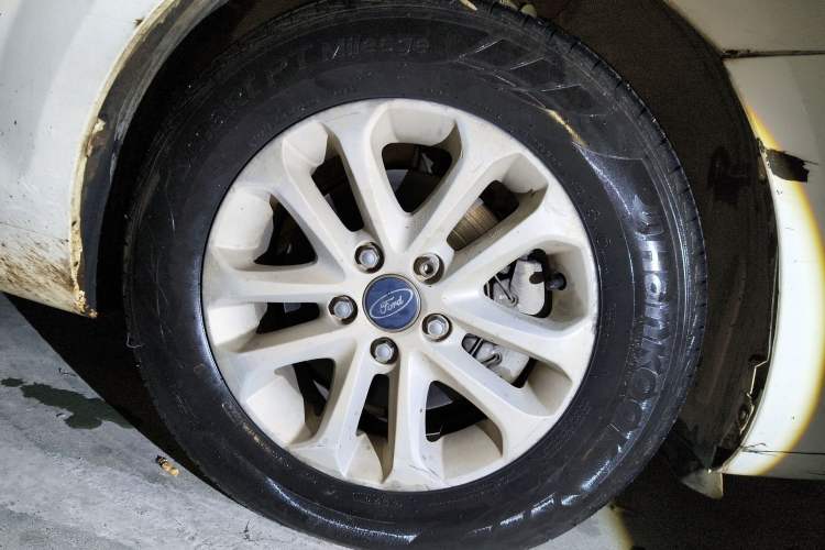 Used Ford Focus 2013 Hatchback Classic 1.8L Automatic Base Model Right Front Wheel Hub