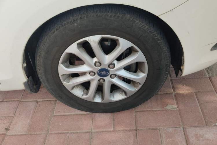 Used Ford Focus 2013 Hatchback Classic 1.8L Manual Base Model Right Front Wheel Hub