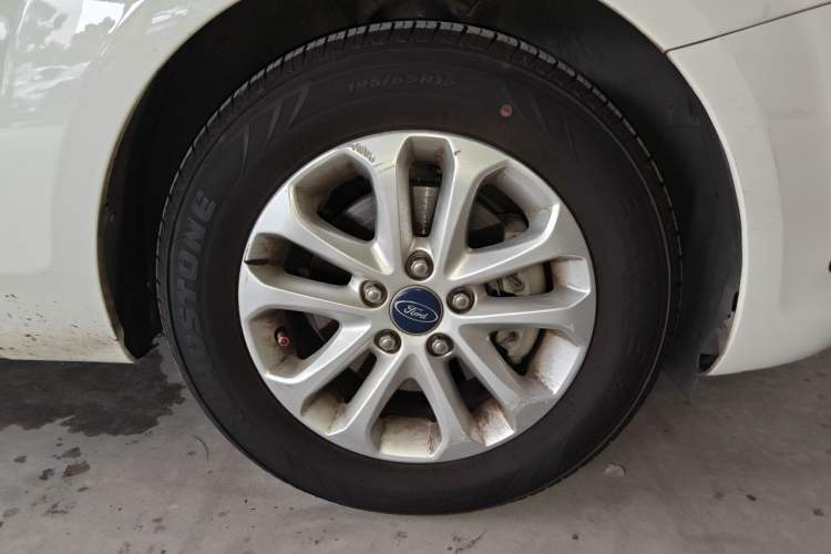 Used Ford Focus 2013 Hatchback Classic 1.8L Automatic Base Model Right Front Wheel Hub