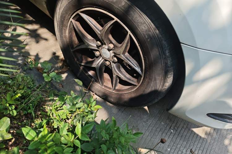 Used Ford Focus 2013 Hatchback Classic 1.8L Automatic Millionth Anniversary Edition Right Front Wheel Hub