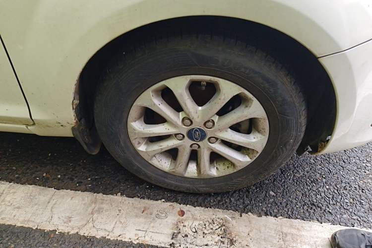 Used Ford Focus 2013 Hatchback Classic 1.8L Manual Base Model Right Front Wheel Hub