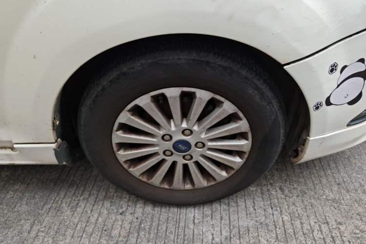 Used Ford Focus 2013 Hatchback Classic 1.8L Automatic Fashion Edition Right Front Wheel Hub