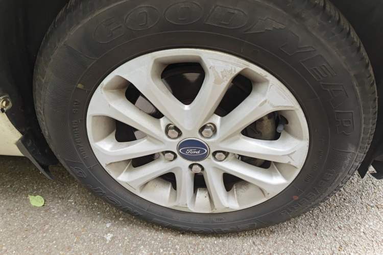 Used Ford Focus 2013 Hatchback Classic 1.8L Automatic Base Model Right Front Wheel Hub