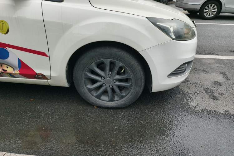 Used Ford Focus 2013 Hatchback Classic 1.8L Automatic Base Model Right Front Wheel Hub