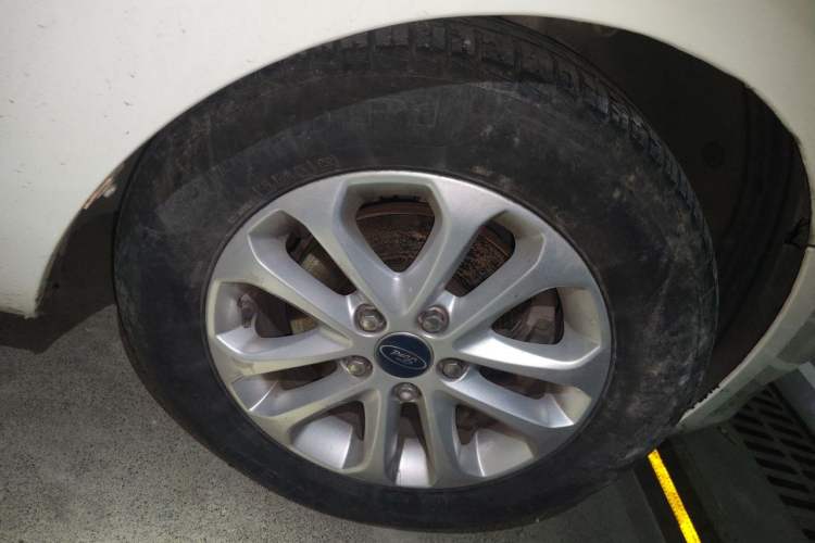 Used Ford Focus 2013 Sedan Classic 1.8L Manual Base Model Right Front Wheel Hub